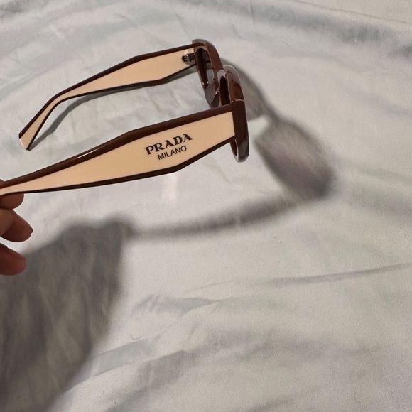 Prada sunglasses - Picture 4 of 12